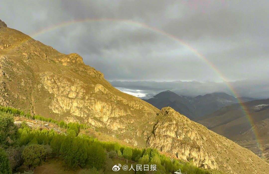 接好運(yùn)！青藏高原現(xiàn)巨大彩虹橋