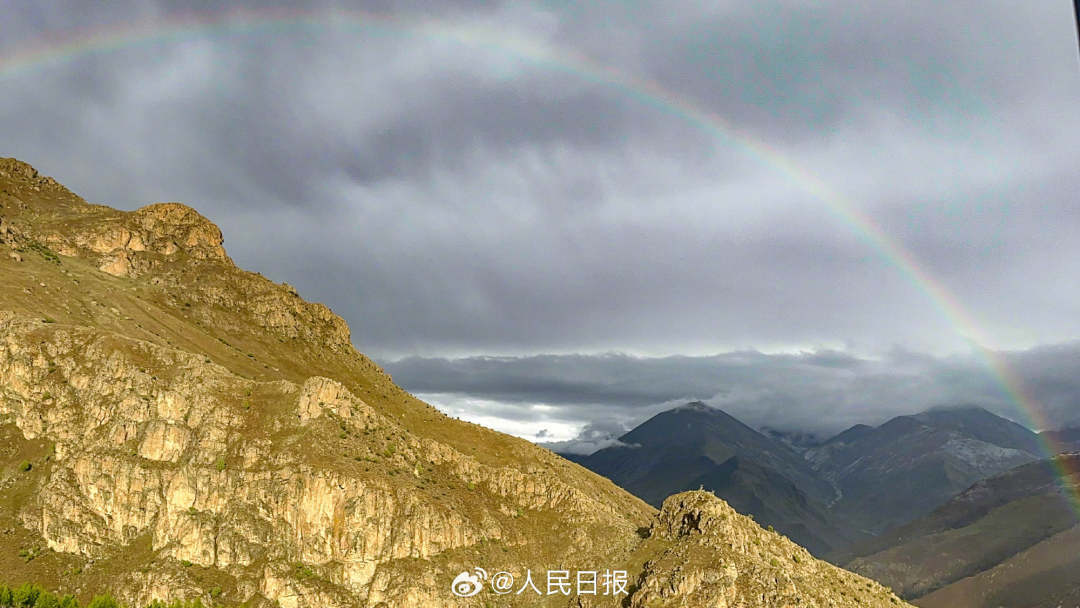 接好運(yùn)！青藏高原現(xiàn)巨大彩虹橋