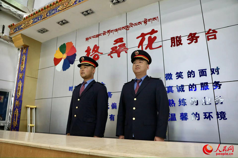 那曲火車站格?；ǚ?wù)臺(tái)。人民網(wǎng)記者 次仁羅布攝