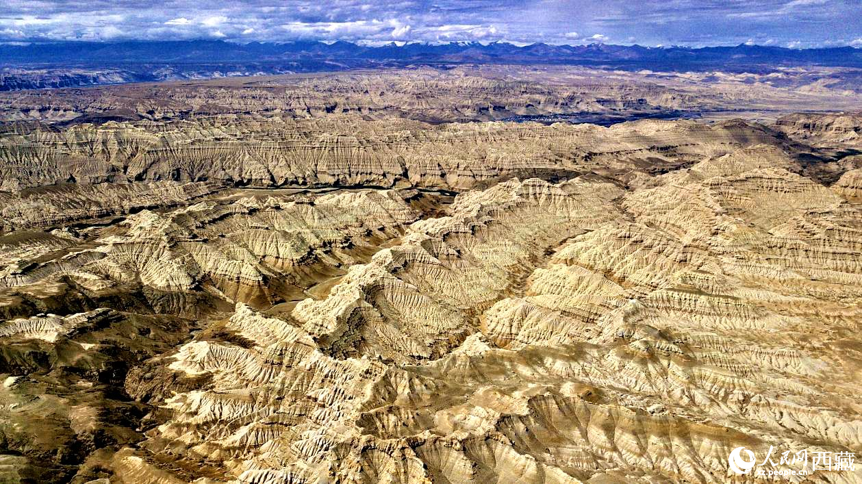 鳥瞰西藏阿里地區(qū)札達(dá)土林國家地質(zhì)公園。