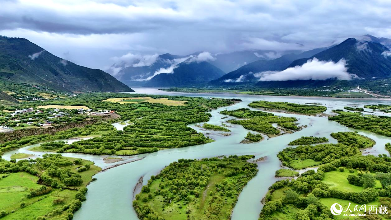 西藏林芝市雅尼國家濕地公園風(fēng)景如畫。
