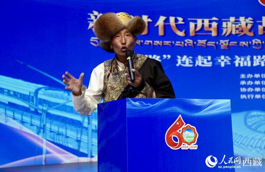 山南市隆子縣三安曲林鄉(xiāng)三林村黨支部副書記扎西次仁作分享報告。人民網(wǎng)記者 次仁羅布攝