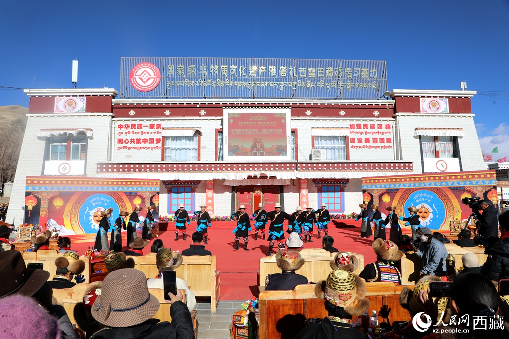 雅礱“村晚”鬧新春。人民網(wǎng)記者 吳雨仁攝