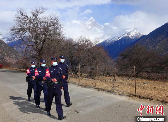 西藏林芝戍邊民警：為“你”翻山越嶺，卻無(wú)心看風(fēng)景