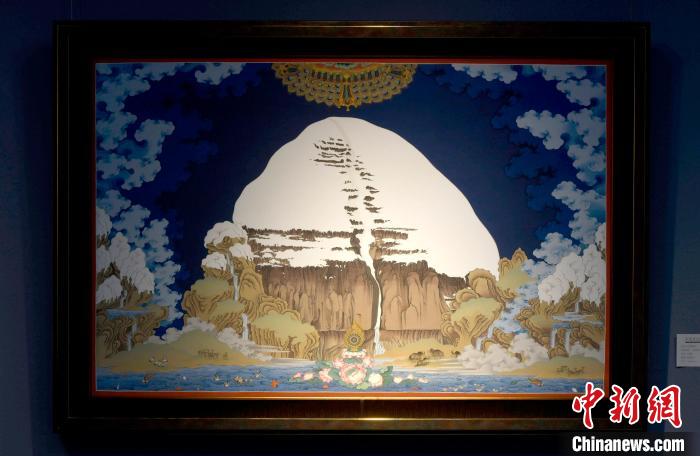 圖為5月16日，展覽中新創(chuàng)唐卡作品《岡底斯山》?！±盍?攝