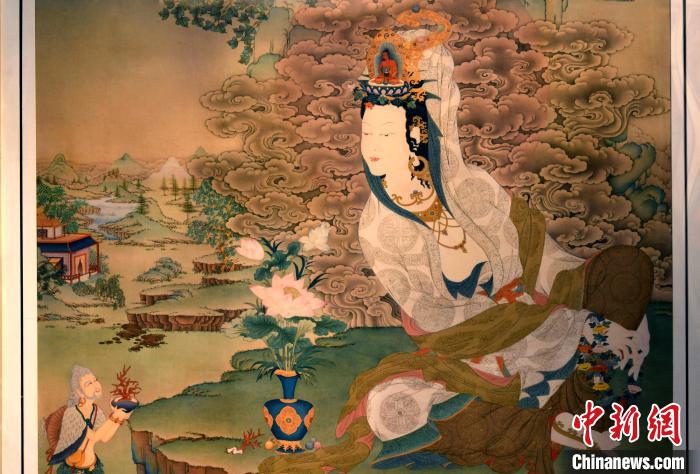 圖為5月16日，展覽中新創(chuàng)唐卡作品《靜息觀音》(局部)?！±盍?攝