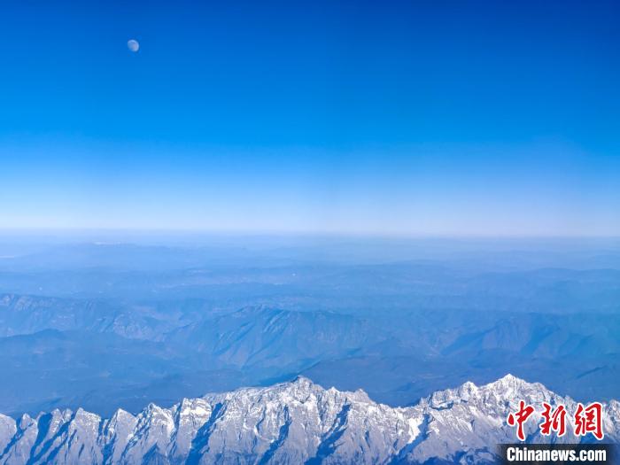 昆明進(jìn)藏航班可實(shí)現(xiàn)“雪山自由”