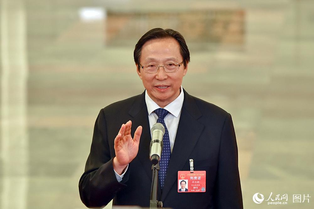 農(nóng)業(yè)農(nóng)村部部長韓長賦回答記者提問。