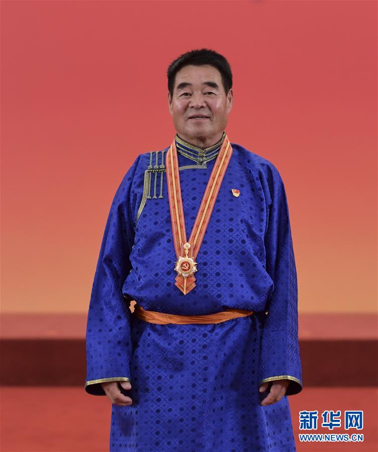 （奮斗百年路　啟航新征程·“七一勛章”獲得者·圖文互動）（2）“草原之子”廷·巴特爾：讓草原綠起來，幫牧民富起來