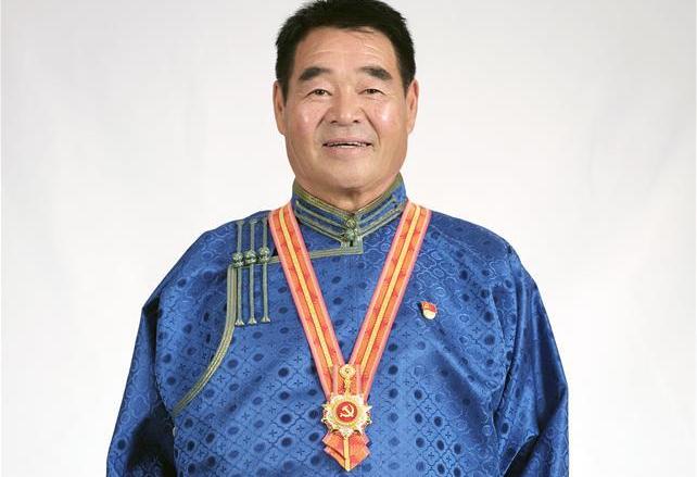 （奮斗百年路　啟航新征程·“七一勛章”獲得者·圖文互動）（1）“草原之子”廷·巴特爾：讓草原綠起來，幫牧民富起來
