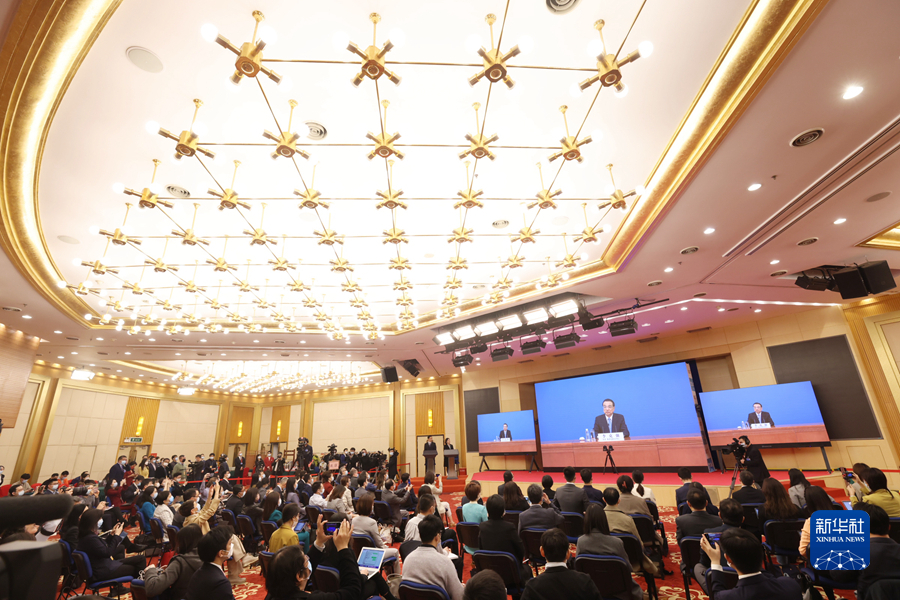 李克強(qiáng)總理出席記者會(huì)并回答中外記者提問