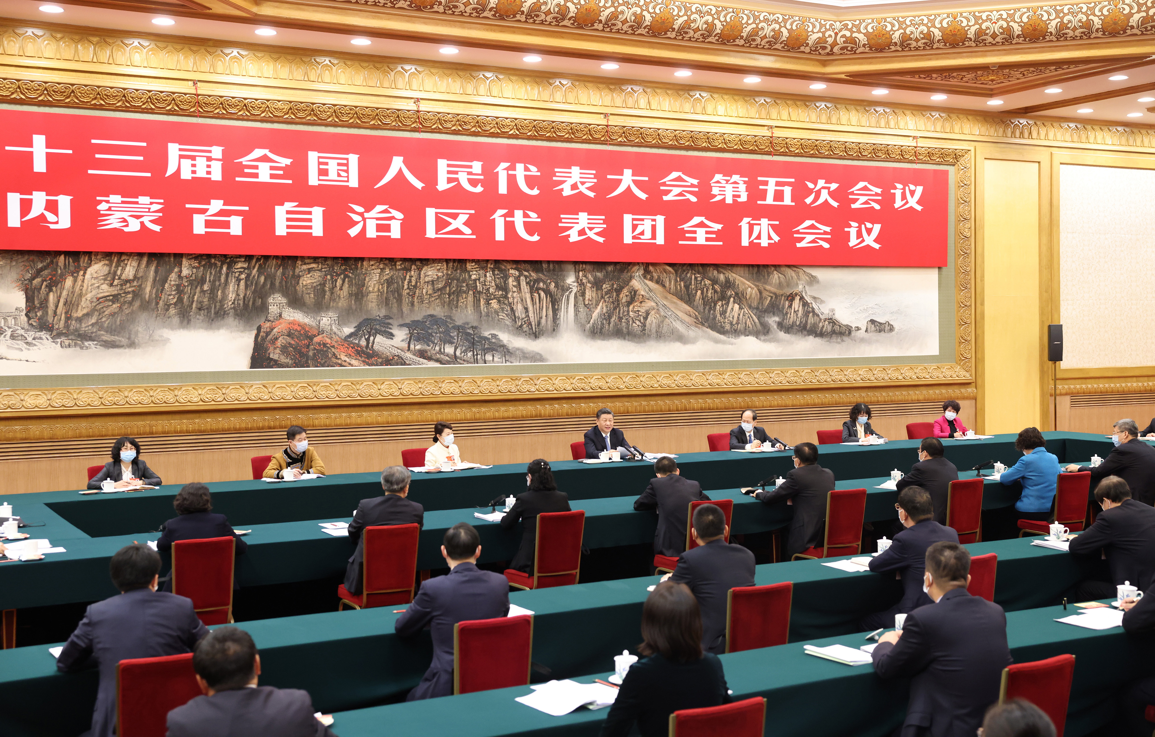 2022年3月5日，習(xí)近平總書(shū)記參加十三屆全國(guó)人大五次會(huì)議內(nèi)蒙古代表團(tuán)的審議。