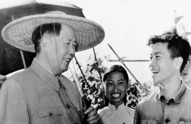 1958年，毛主席在廣東視察。