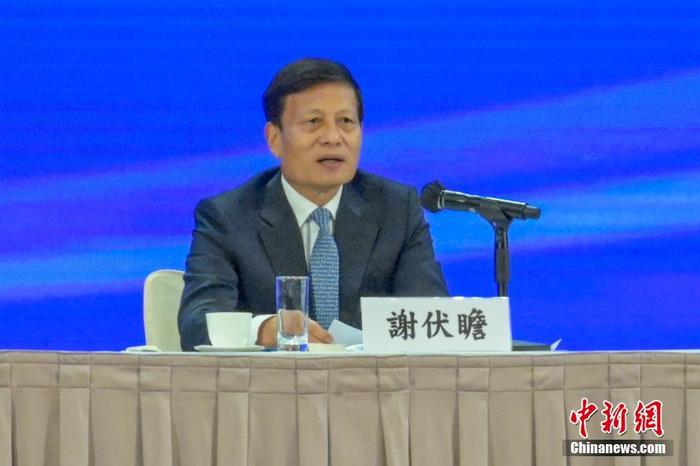12月3日，香港特區(qū)政府在香港會(huì)議展覽中心舉行中共二十大精神宣講會(huì)，全國(guó)人大常委會(huì)法制工作委員會(huì)主任沈春耀和全國(guó)政協(xié)經(jīng)濟(jì)委員會(huì)副主任謝伏瞻出席作宣講。圖為謝伏瞻發(fā)言。 <a target='_blank' href='/'><p  align=